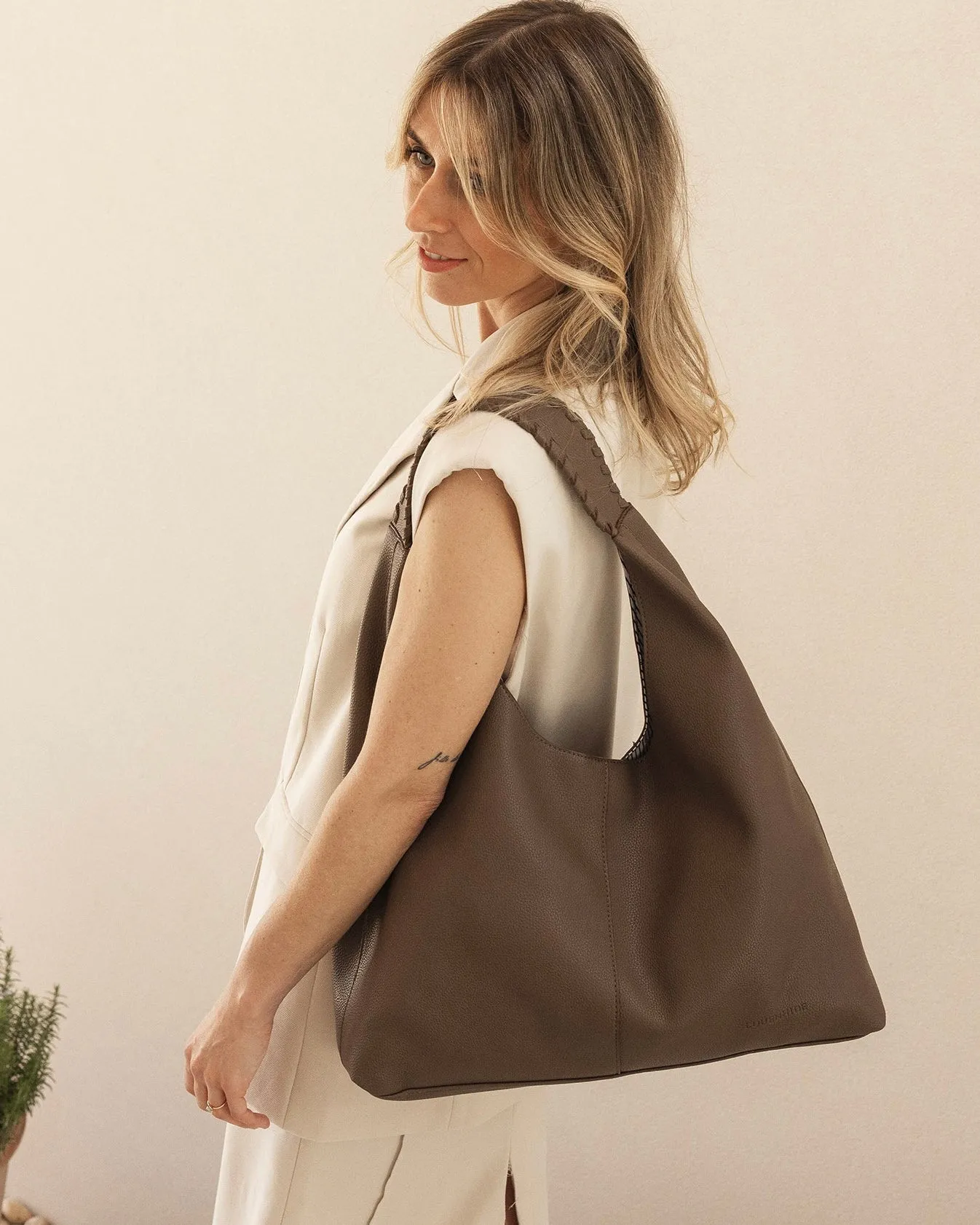 Avery Shoulder Bag (Mocha)