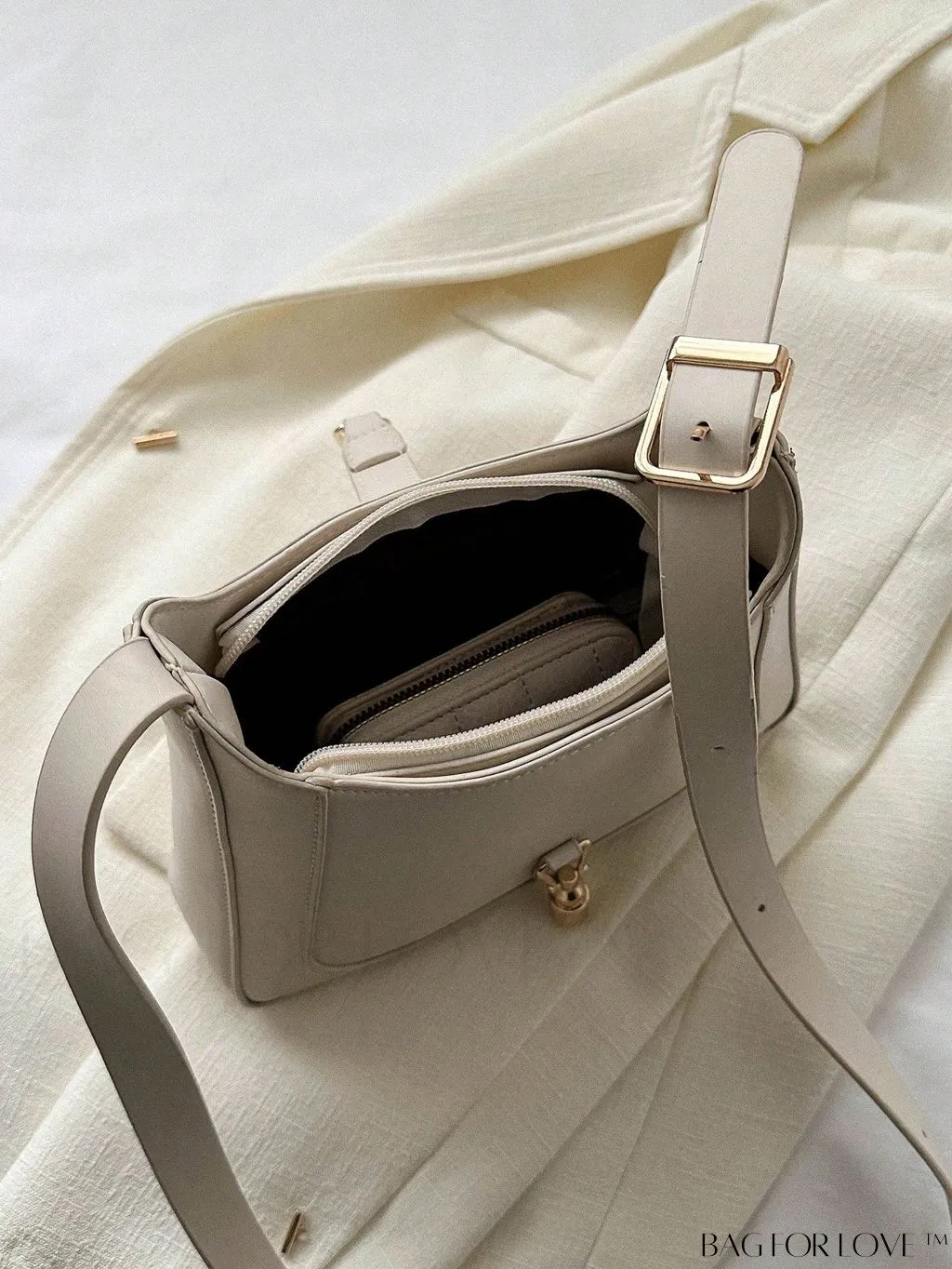 BagForLove - Stylish Adjustable Strap Hobo Bag with Chic Metal Accents
