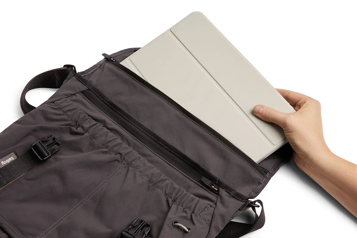 Bellroy Cinch Messenger - Charcoal