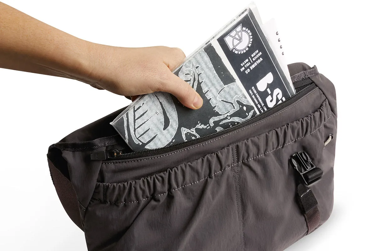 Bellroy Cinch Messenger - Charcoal