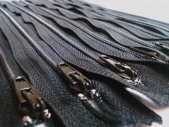 Black #580 Generic Nylon Zippers 12-22 Inches #3 Coil Closed Bottom