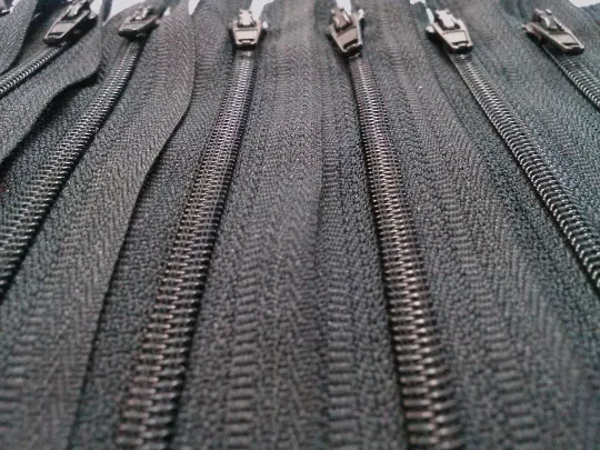 Black #580 Generic Nylon Zippers 12-22 Inches #3 Coil Closed Bottom