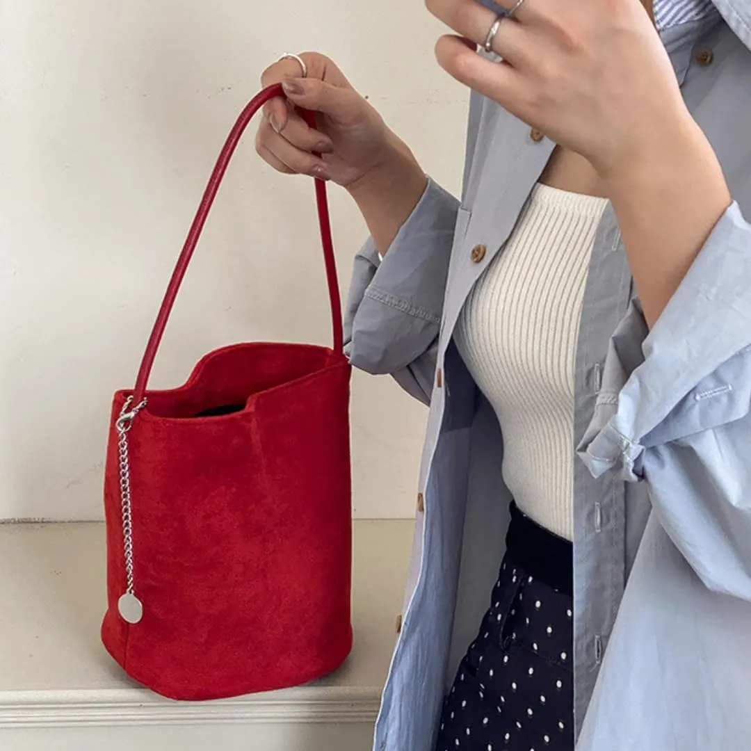 Chic Women's Bucket Bag, Cylindrical Design, Vintage Commuter Faux Suede, Chain Accent, Waterproof Base