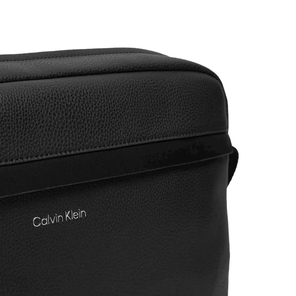 Ck Must Messenger