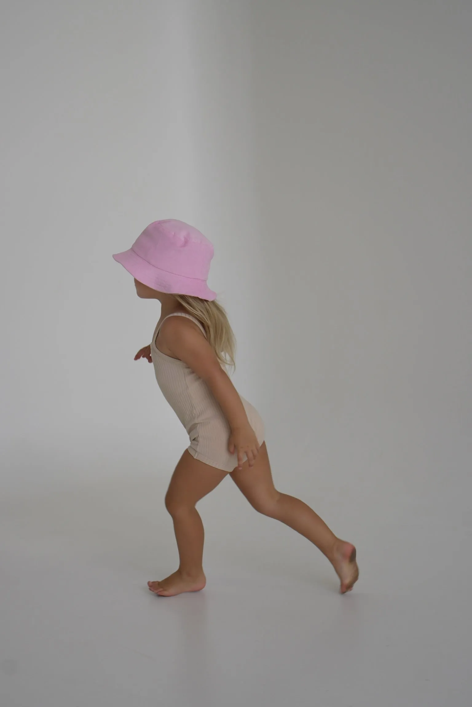 En Pink Bucket Hat