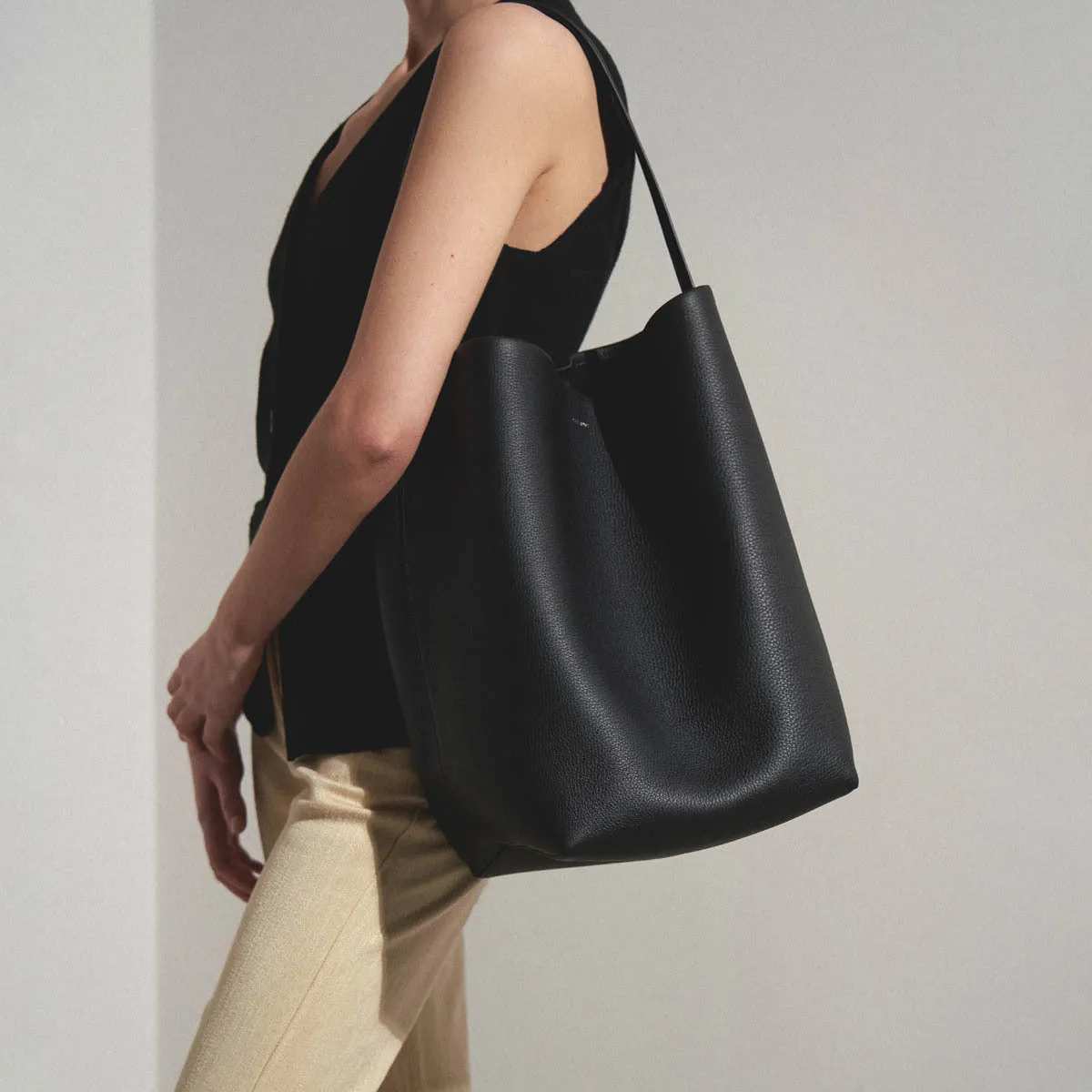 Large N/S black leather park tote bag