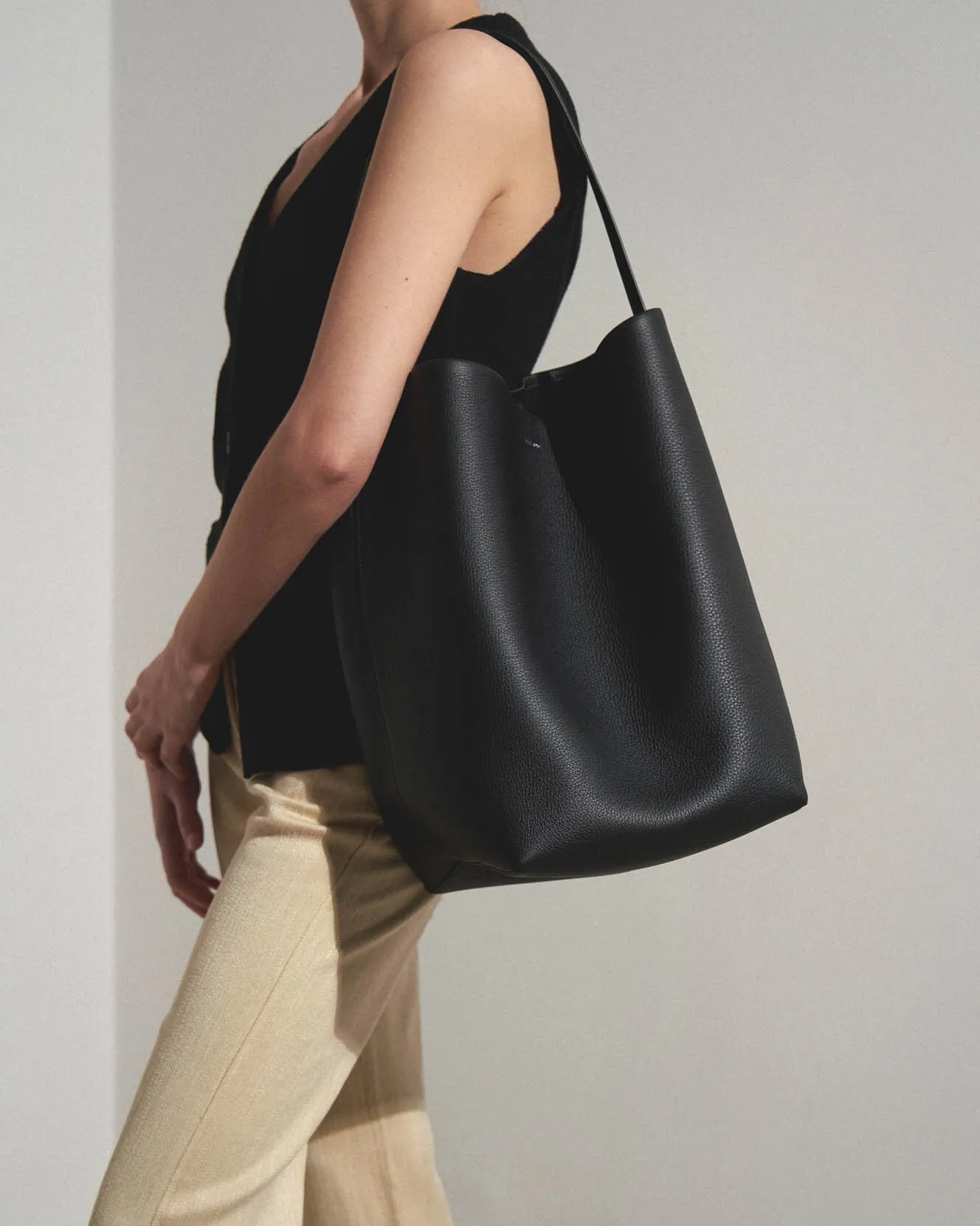 Large N/S black leather park tote bag