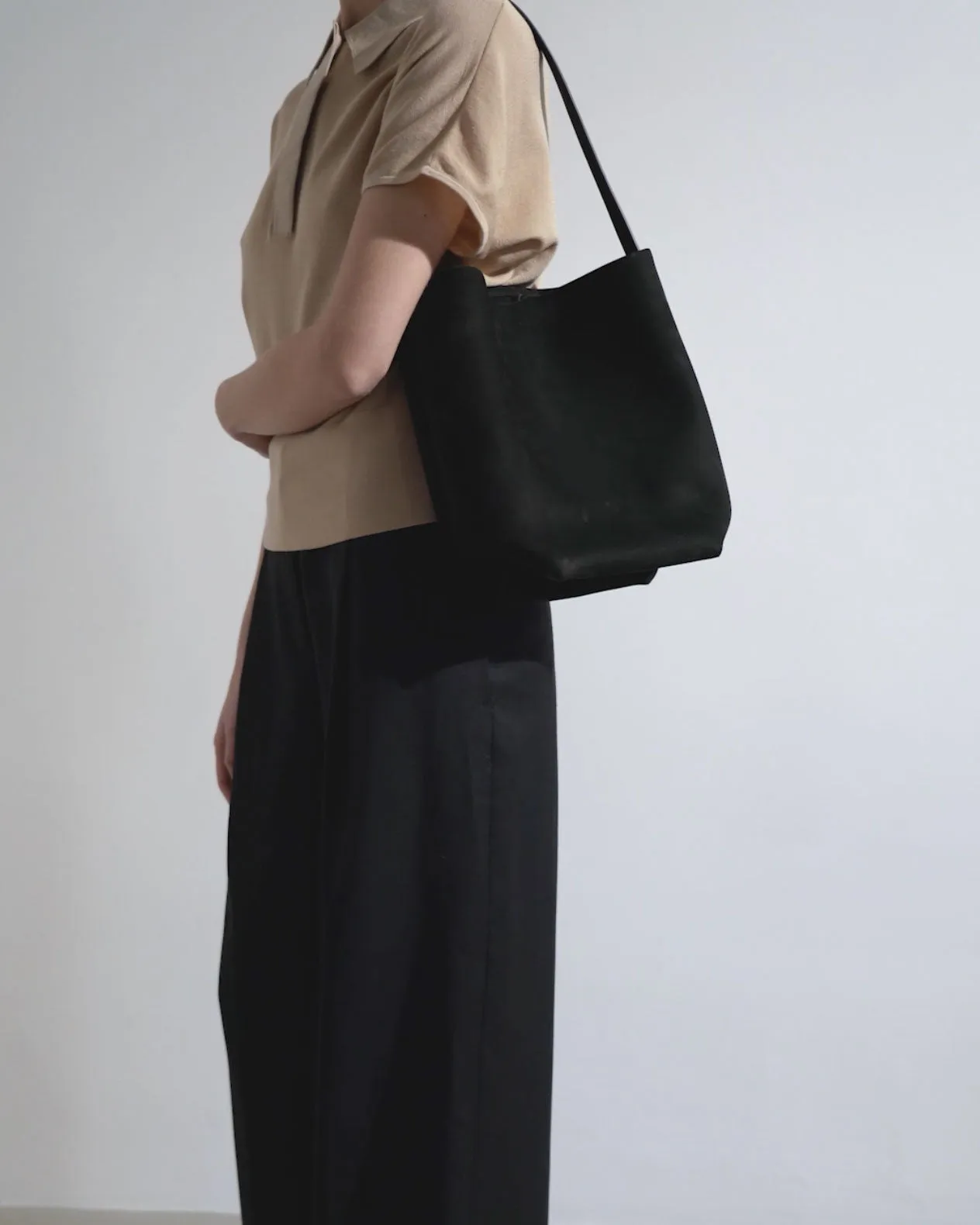 Medium N/S black nubuck tote bag