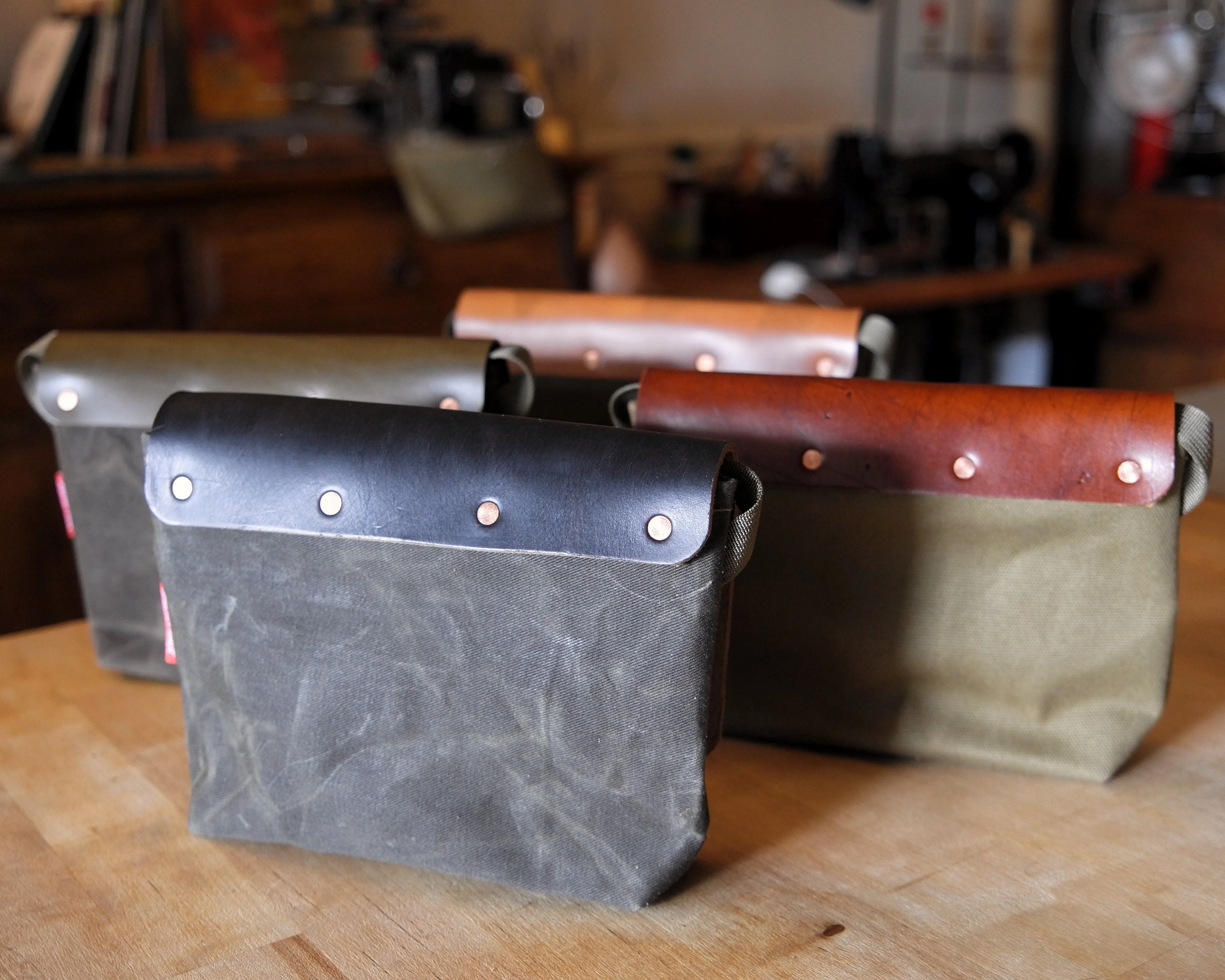 Sacoche in Black/Dark Olive