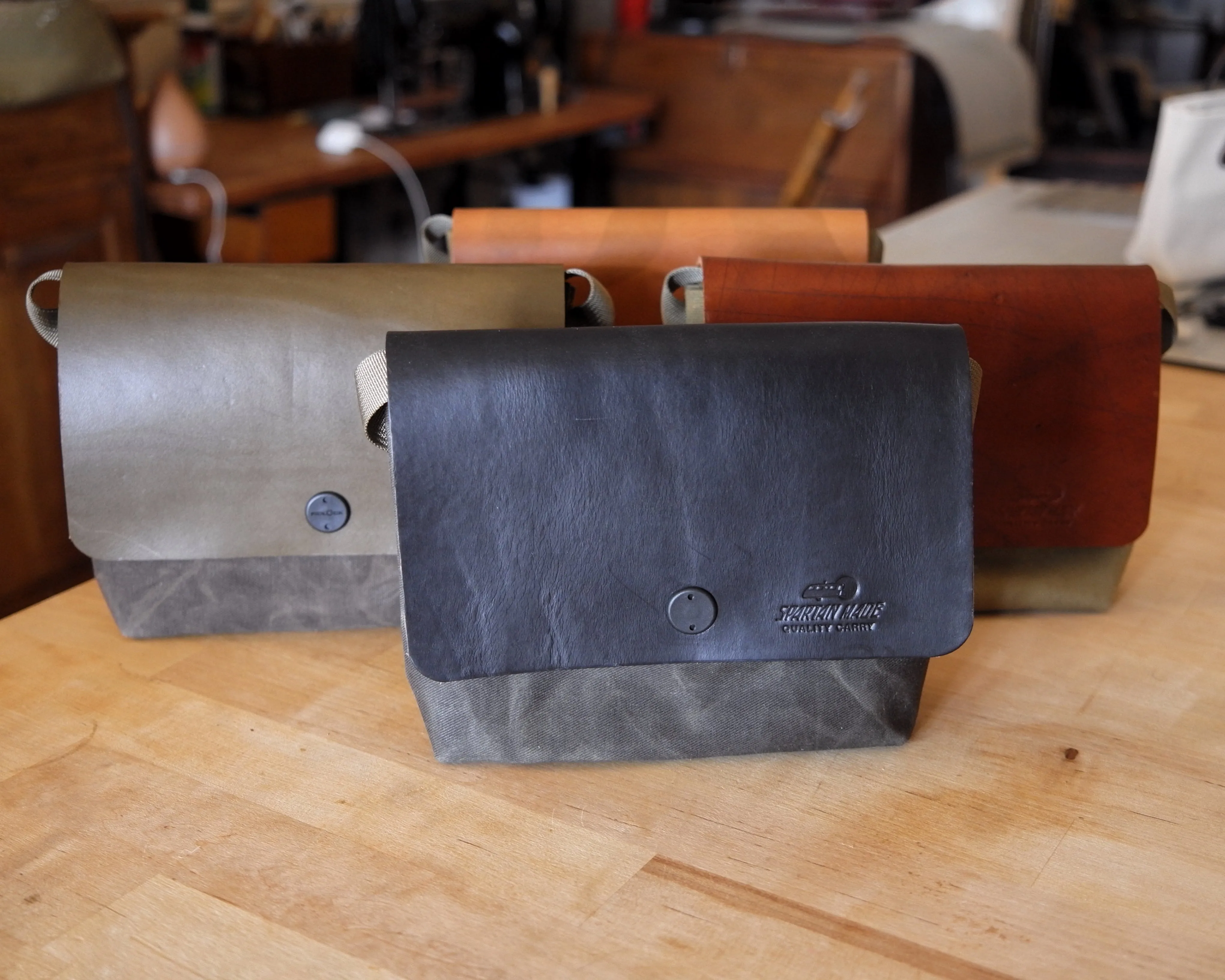 Sacoche in Black/Dark Olive