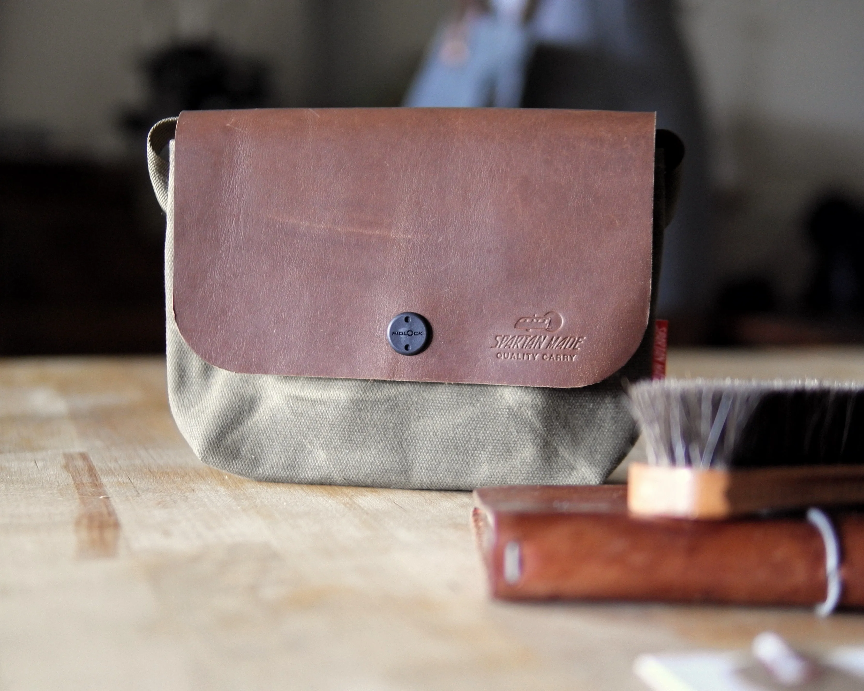 Sacoche in Umber/Olive