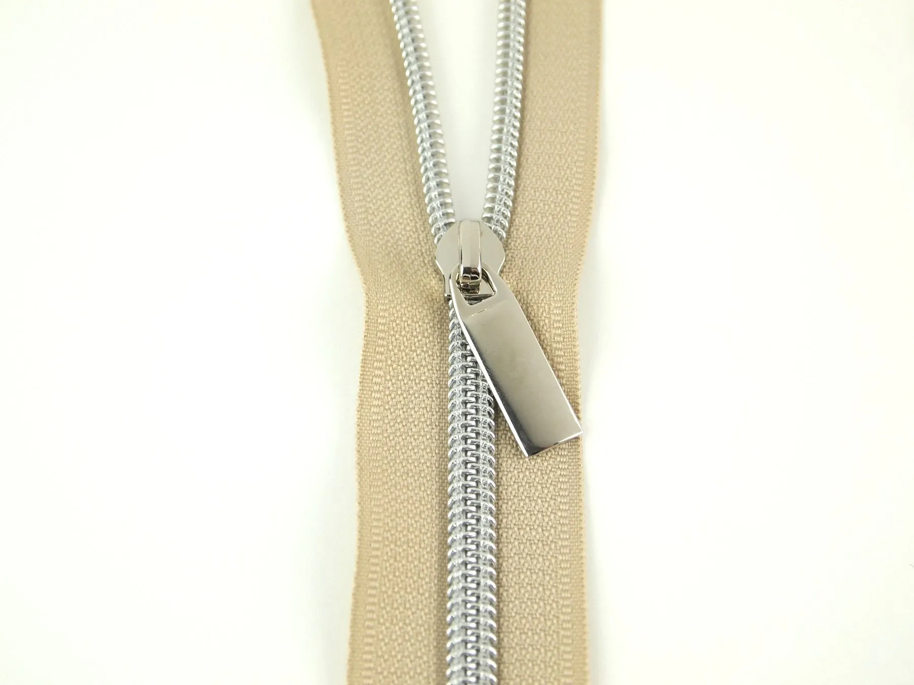 Sallie Tomato Zipper - 3 Yds with 9 Pulls - Beige Tape/Nickel