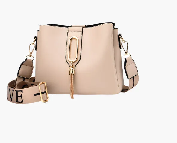Sarah – Elegant Vegan Leather Bucket Bag with Tassel Charm