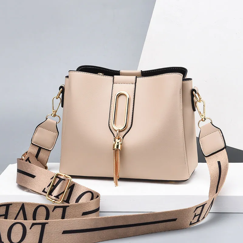 Sarah – Elegant Vegan Leather Bucket Bag with Tassel Charm