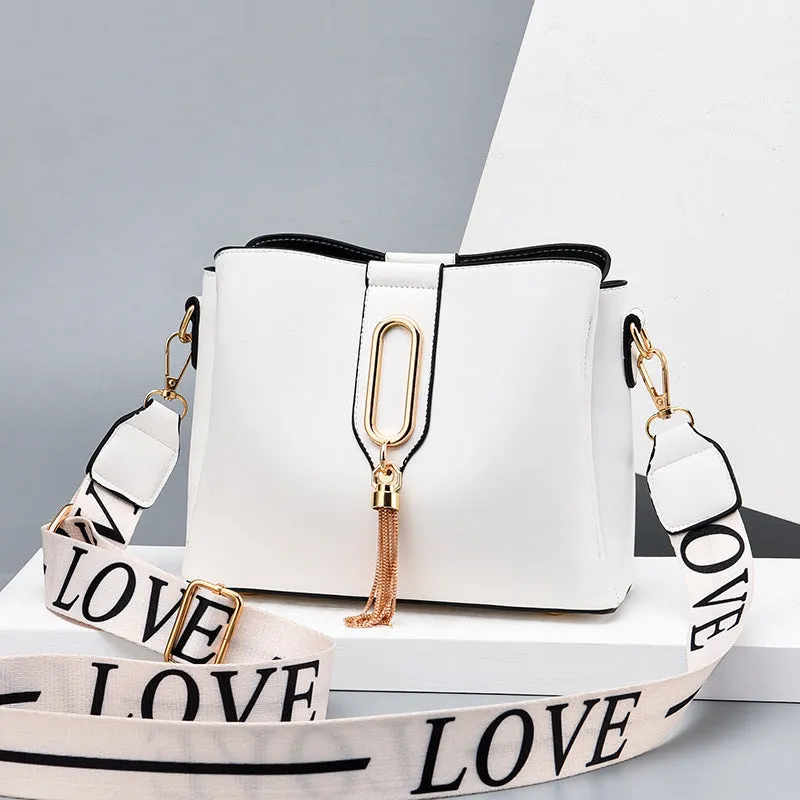 Sarah – Elegant Vegan Leather Bucket Bag with Tassel Charm