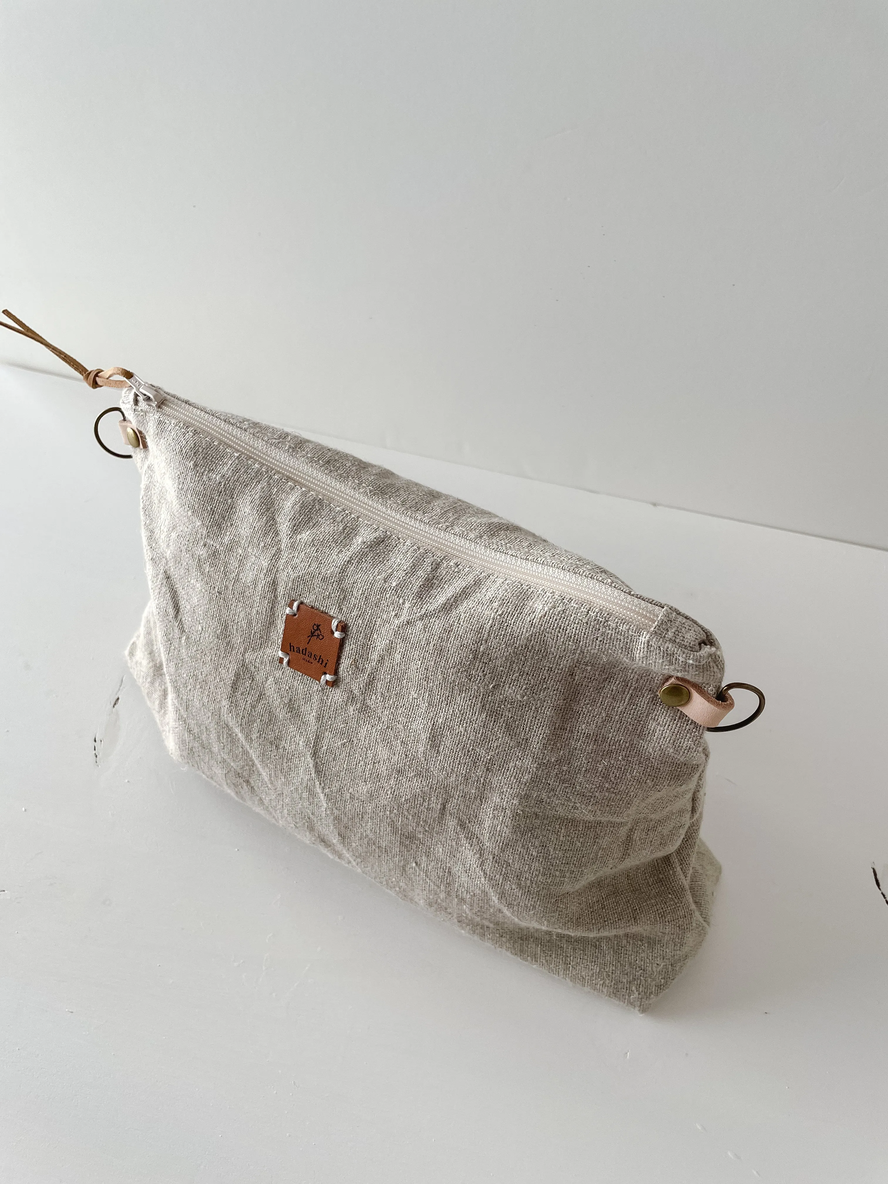 Slouchy pouch: natural