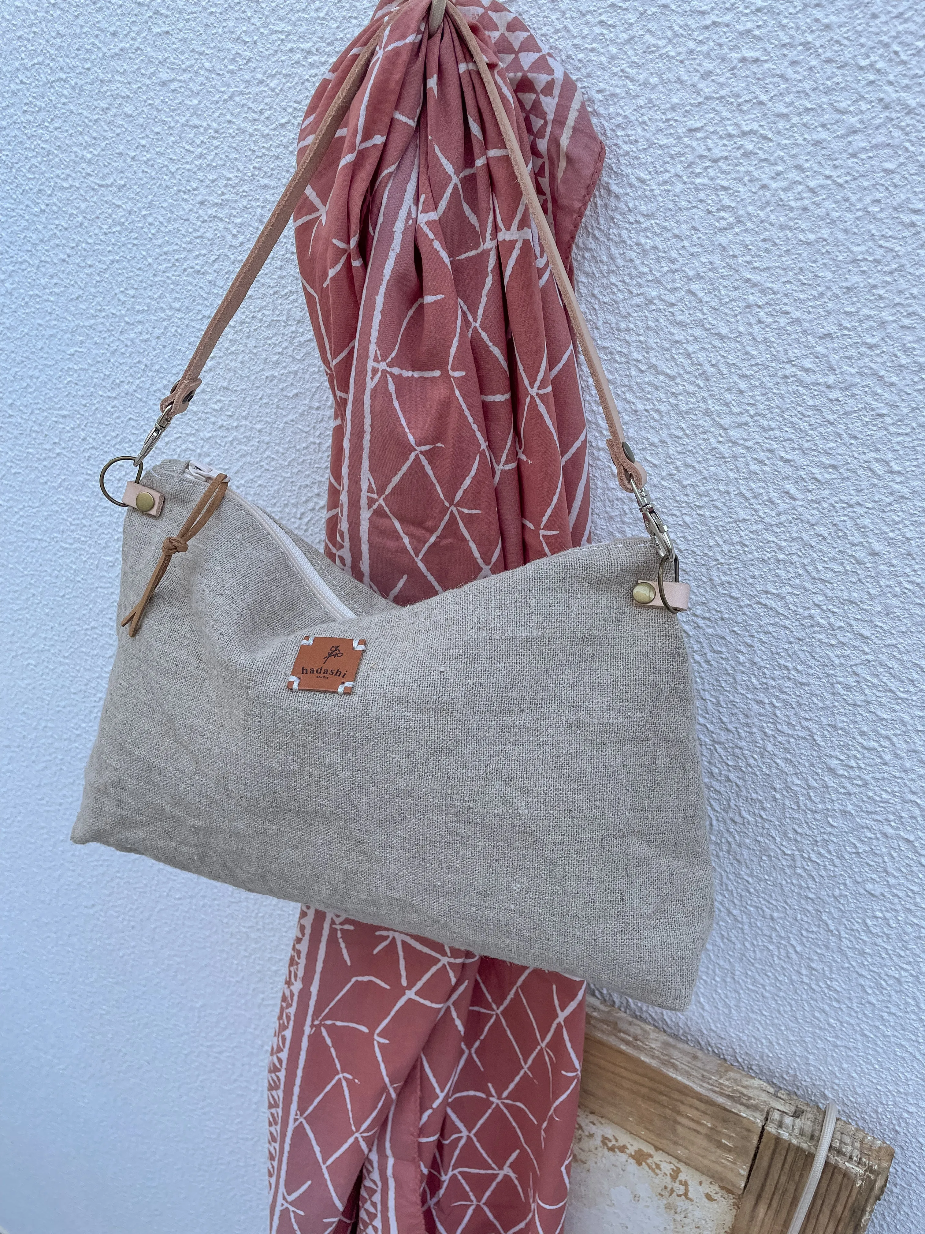 Slouchy pouch: natural