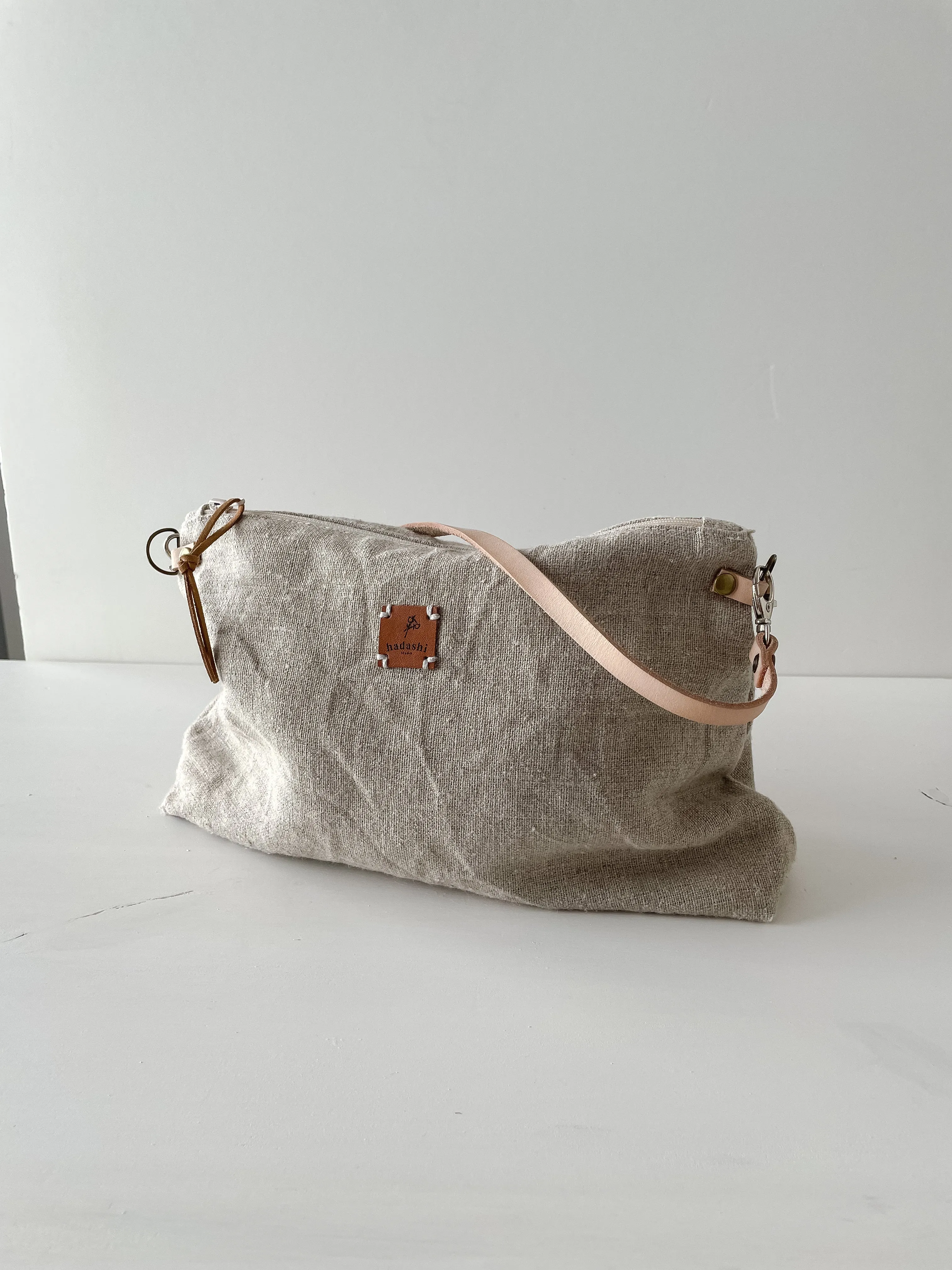 Slouchy pouch: natural