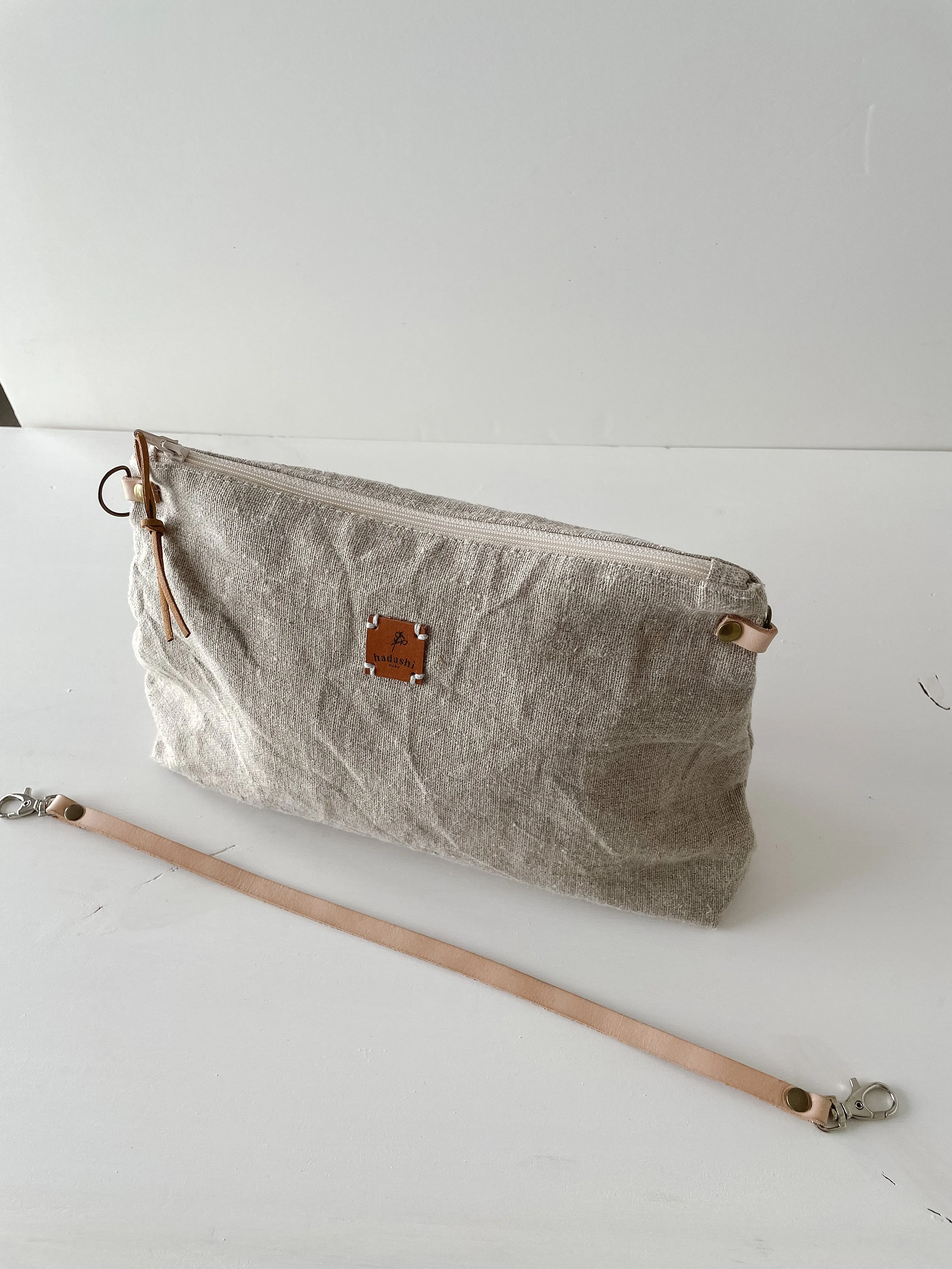 Slouchy pouch: natural