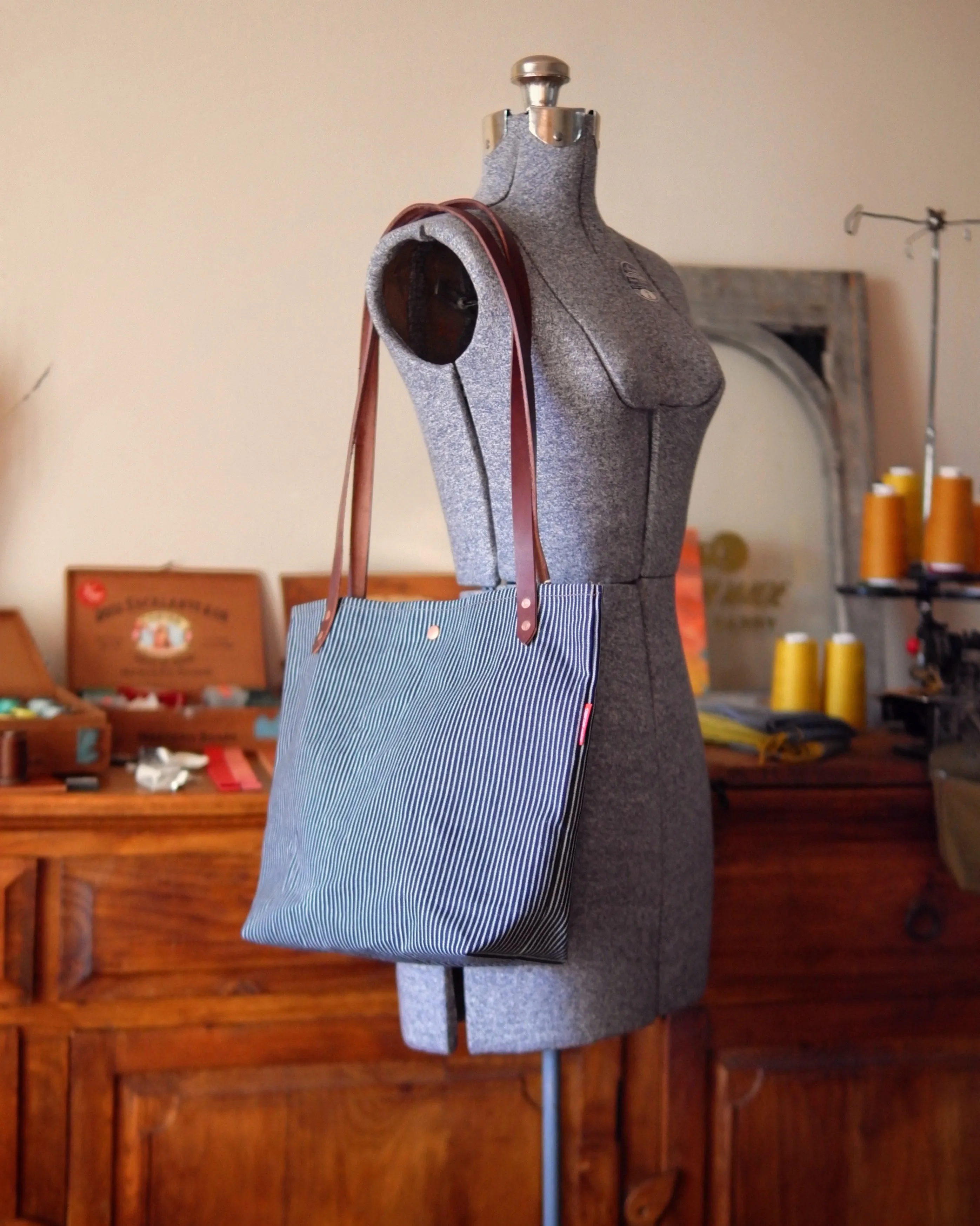 Station Tote - Railcar Shoulder