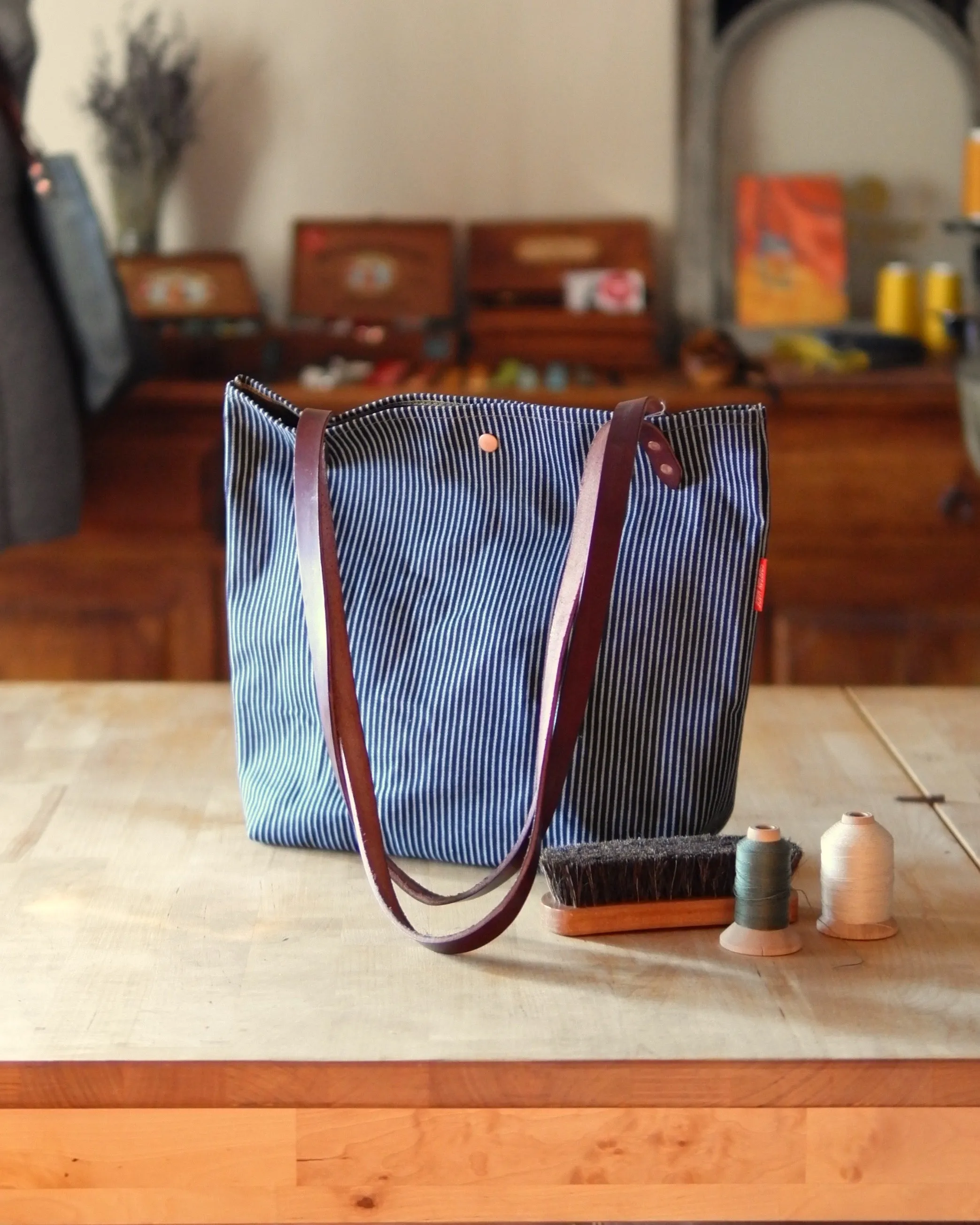 Station Tote - Railcar Shoulder