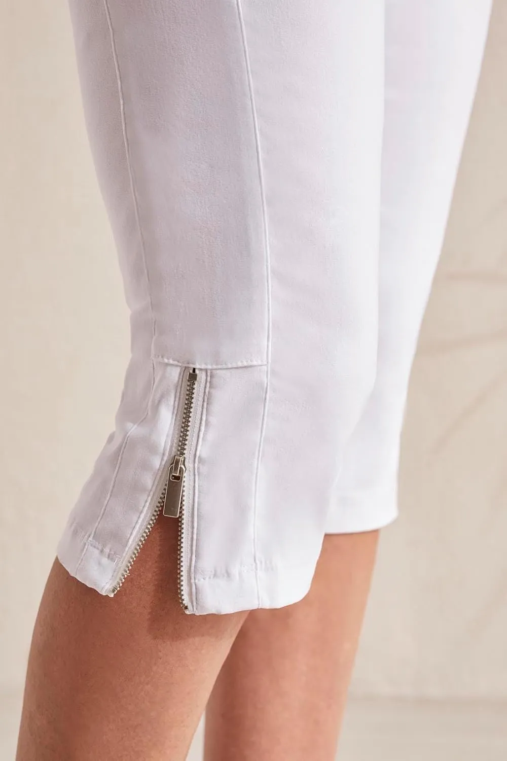 Tribal Women's Flatten It Pull on Capri W/Zippers