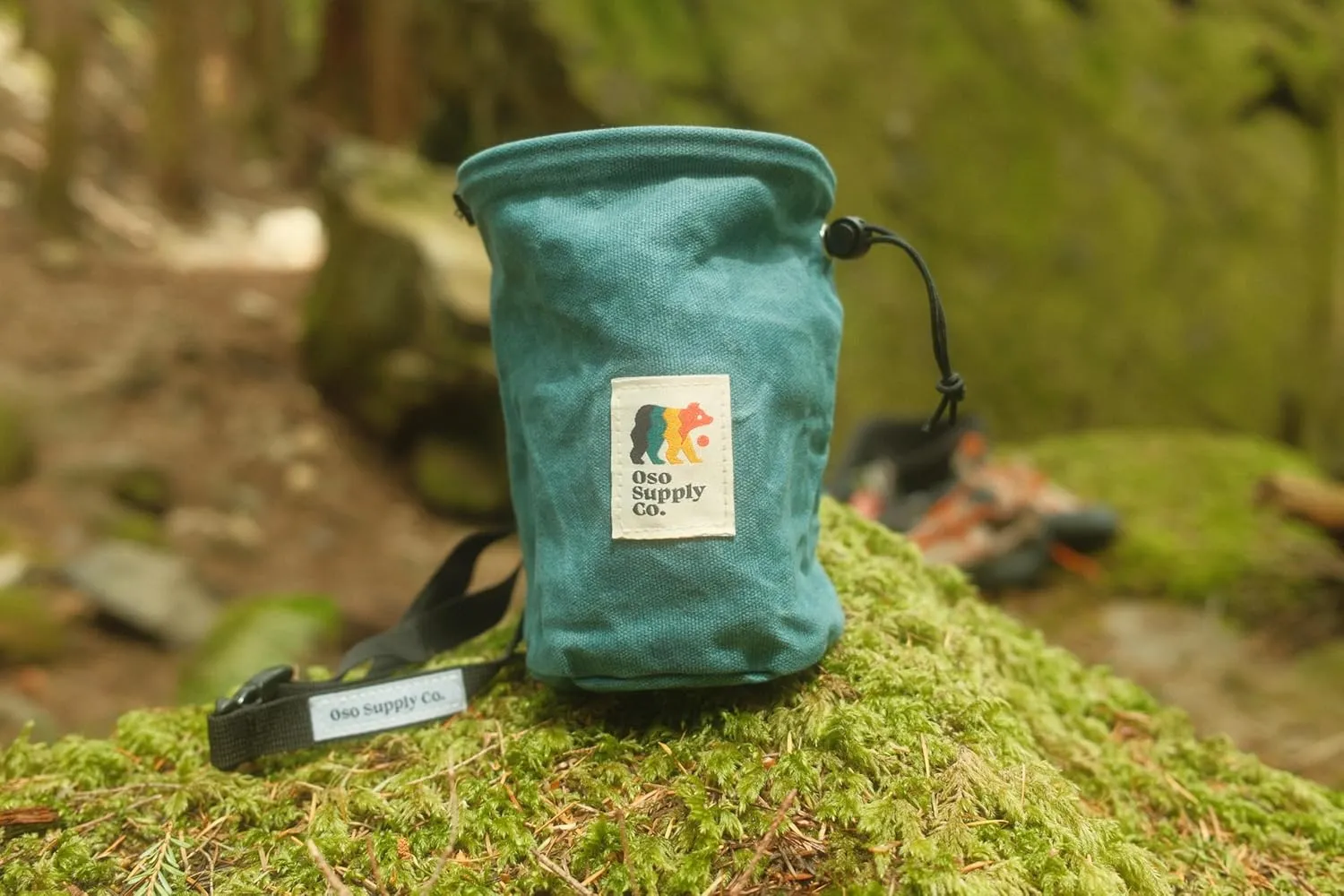 Waxed Canvas Chalk Bag for Rock Climbing, Bouldering Chalk Bucket with Belt, Waterproof, Zippered Pocket - Perfect Rock Climbing Gear, Equipment for Indoor/Outdoors